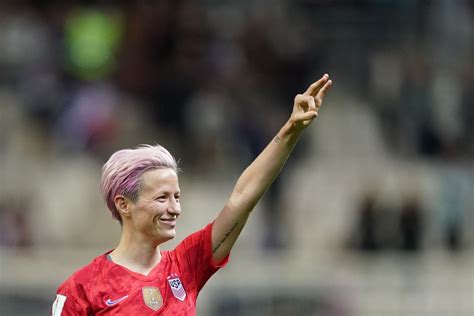 Why Uswnt Captain Megan Rapinoe Refuses To Sing The National Anthem