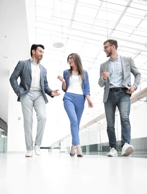 Premium Photo Business People Walking In The Office Corridor