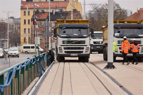 Historyczna Chwila Przez Most Dmowskiego Przejecha Pierwszy Tramwaj