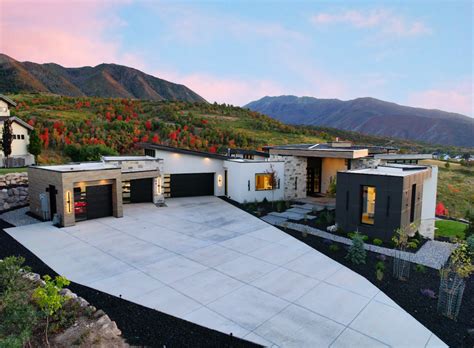 5 Houses For Sale With Mountain Views - Featured Lot: