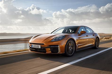 Guia do Automóvel Porsche renova o Panamera motores E Hybrid mais