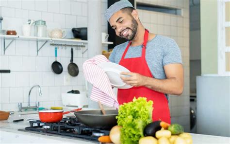 Top 33 Kitchen Assistant Interview Questions And Answers 2024