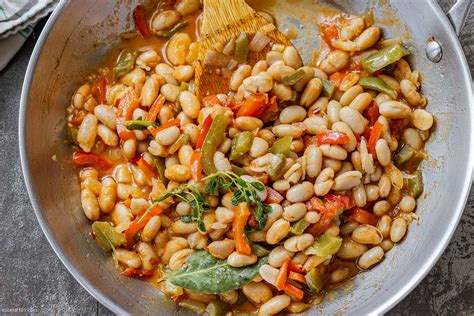 Easy White Beans Recipe – Skillet White Beans Recipe — Eatwell101