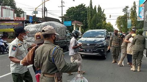 26 Gepeng Termasuk Badut Jalanan Digaruk Satpol PP Jember Ini