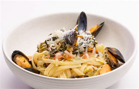 LINGUINE CON COZZE FRIARIELLI E PECORINO Recettes Menù srl Dal