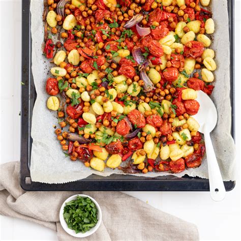 Vegan Traybake Met Gnocchi En Knapperige Kikkererwten Em S Real Food