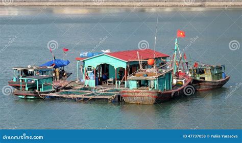 House Boat in Ha Long Bay Near Cat Ba Island, Vietnam Editorial Stock ...