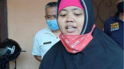 Foto Ini Emak Emak Driver Ojol Yang Berani Rebut Celurit Dan Lawan Begal