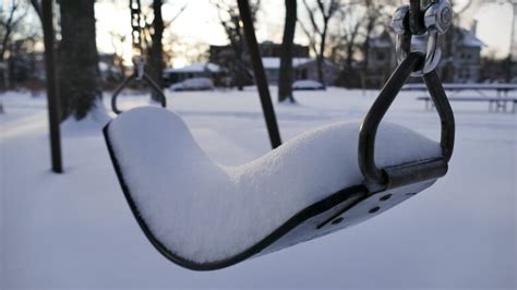 Winter muscles its way into southern Manitoba, brings storm warning ...