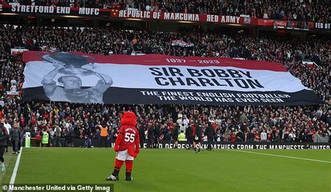 Sir Alex Ferguson Arrives At Sir Bobby Charlton S Funeral As A Long