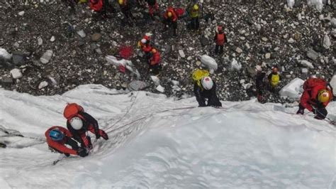 Melting Glaciers On Everest Nepal Shifting Camp Below 400 Meters