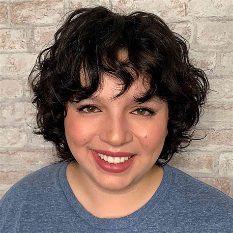 Short Curly Haircuts For Round Faces