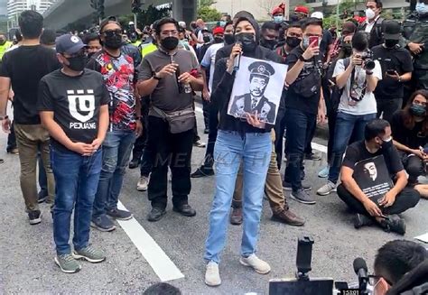 Peserta Perhimpunan Ingkar Arahan Polis Mahkamah