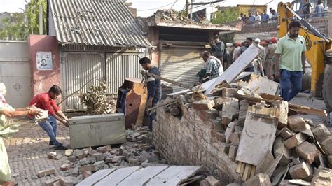 Illegal Colony On Gurugrams Outskirts Razed Hindustan Times