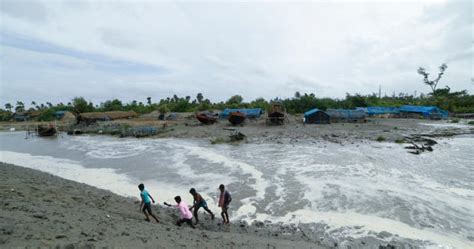 Thousands evacuated as India braces for 2nd cyclone to hit country in ...