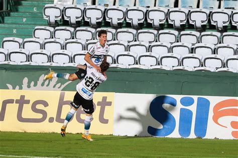 Natanael renova contrato o Coritiba mais uma vez e estende vínculo