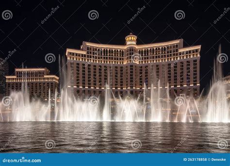 Las Vegas, Fountain Show at the Bellagio Hotel at Night Editorial Stock ...