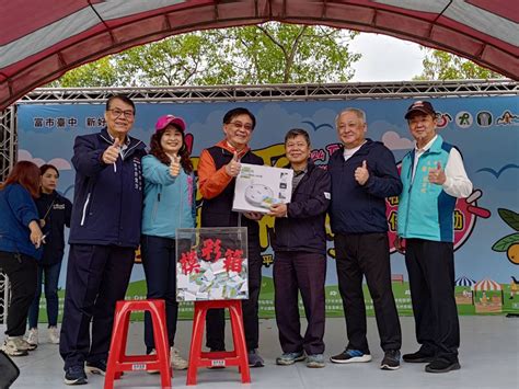 台中太平枇杷親子健行 千人嘗鮮遊步道