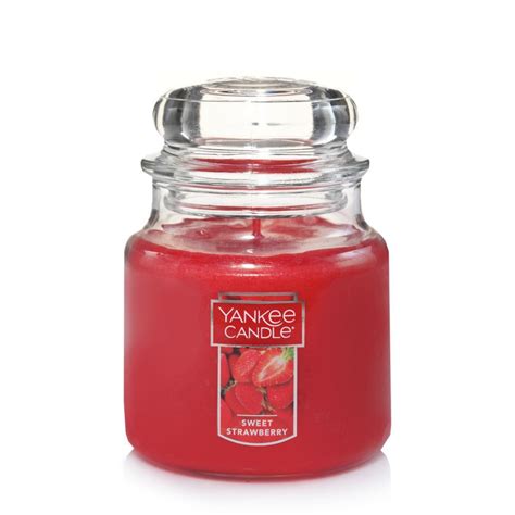 Yankee Candle Medium Jar Sweet Strawberry