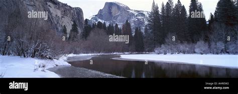 Half Dome Und Merced River Im Winter Yosemite National Park In