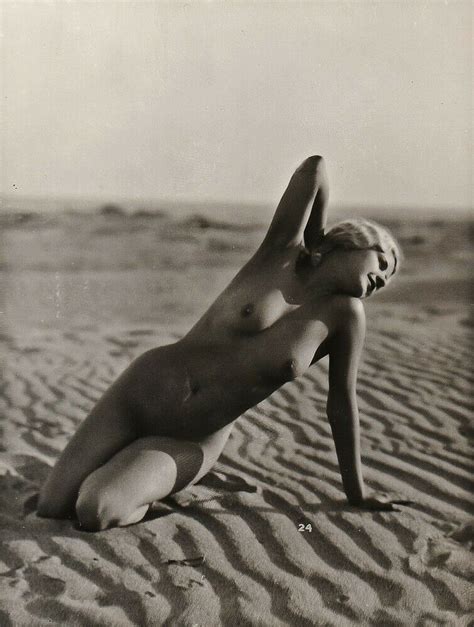 Nude On The Beach Un Regard Oblique