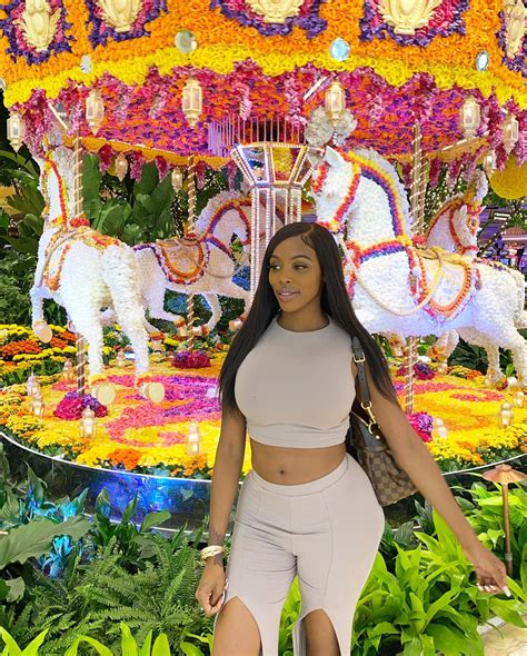 Lia Lovely - 🥰.👙.🤗.👙👙🩱💦🍆 Check my profile HERE:-👉 Lia...