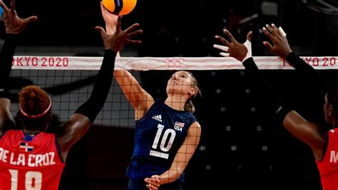 Us Womens Volleyball Team Creates Strong Bond With 80 Squad