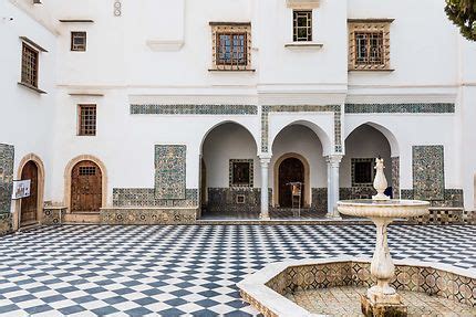 Alger - Musée Bardo - La cour et sa fontaine : Musée national du Bardo ...