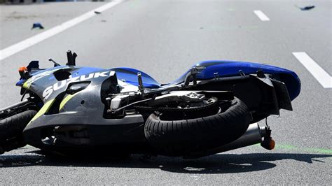 Tödlicher Unfall bei Lorch Motorradfahrer prallt frontal auf