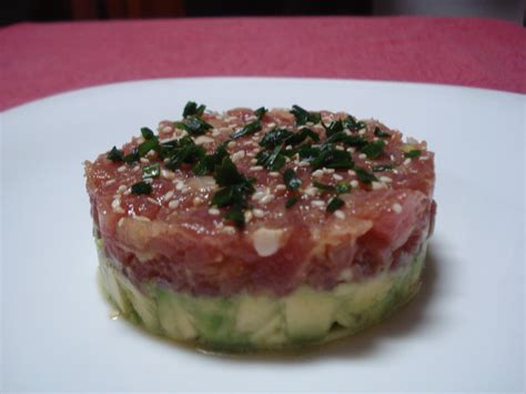 ACEITE Y SAL TARTAR DE ATÚN ROJO Y AGUACATE