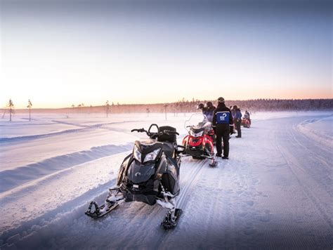 Rovaniemi Safari en moto de nieve por el bosque del Círculo Polar