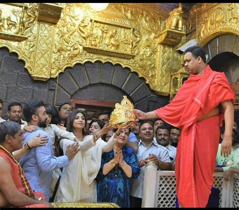 Shilpa Shetty Donates Golden Crown To Baba Temple In Shirdi