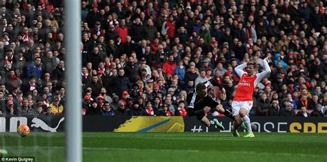 Arsenal 2 1 Leicester Danny Welbeck Scores Dramatic Last Minute Winner