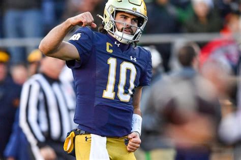 Notre Dame Honored Transfer Qb Sam Hartman And His Former Coach At