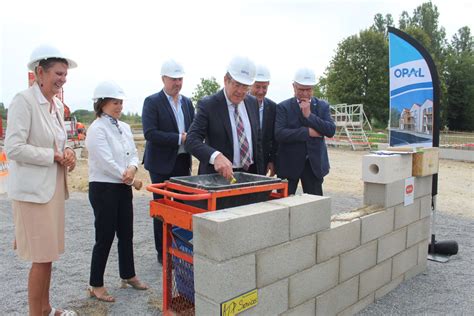 Laon Lopal Pose La Premi Re Pierre Dun Foyer Et Dune Maison D