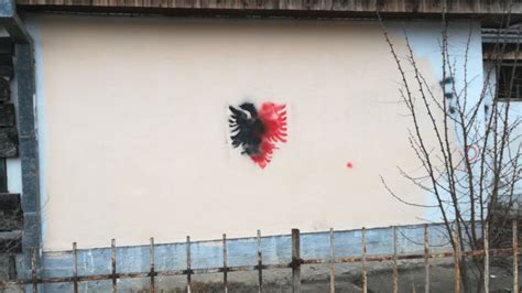 U Preocu novi grafiti na osnovnoj školi Kancelarija za KiM i SL