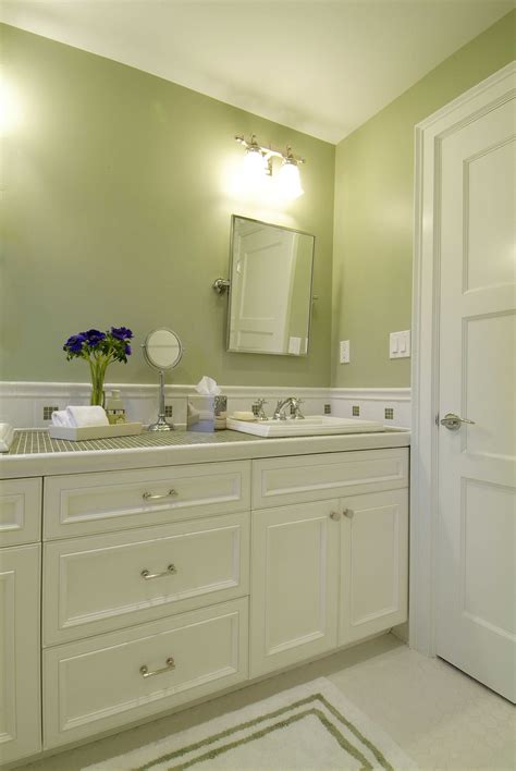 This traditional #bathroom #cabinetry #design from #Wedgewood features ...