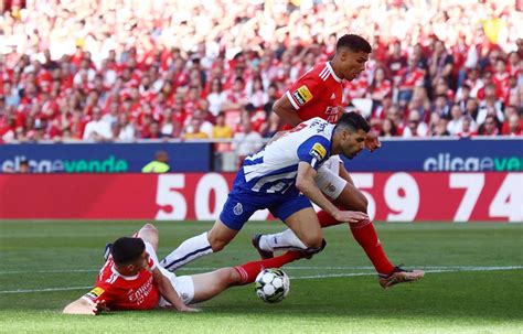 FC Porto derrota Benfica Reveja os golos que relançam o campeonato