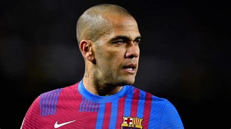 Le Joueur De Soccer Dani Alves Condamné à 4 Ans Et Demi De Prison Pour