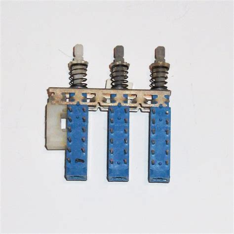 ПКН61 - 3 зависимые кнопки - Переключатели - РетроРадиоДеталь