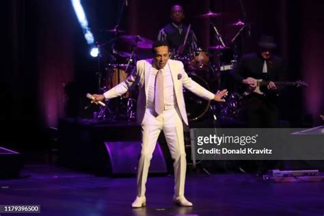 Smokey Robinson In Concert Photos and Premium High Res Pictures - Getty ...