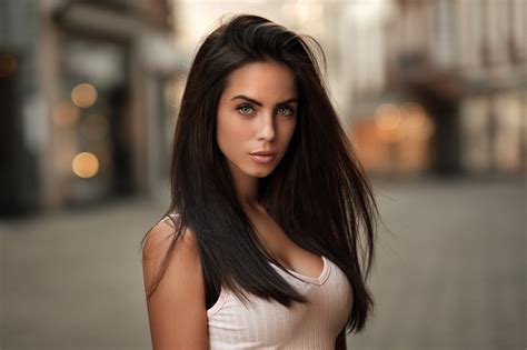 Brunette Face Wallpaper Hd Girls Wallpapers 4k Wallpapers Images