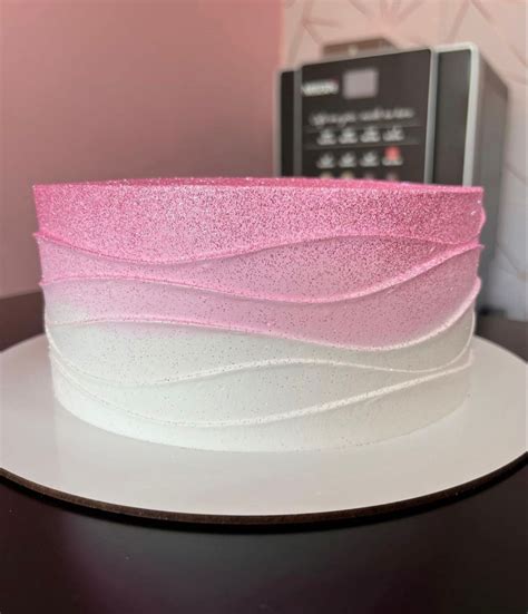 Bolo Rosa Com Branco Simples - Bolo degrade rosa e branco | Bolo feminino rosa e branco, Bolo rosa com ...
