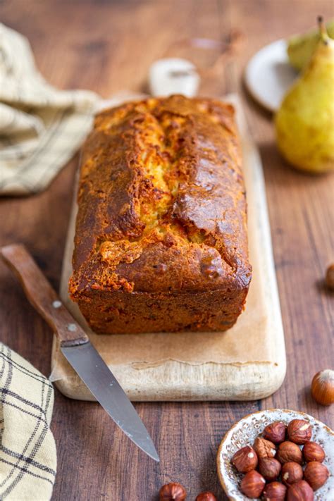 Cake salé au roquefort poire et noisettes