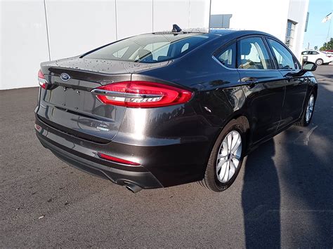 Ford Fusion Se Fwd D Sedan Tom Gill Chevrolet