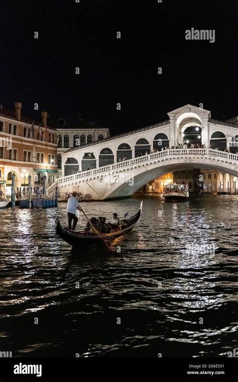 Venice gondola night hi-res stock photography and images - Alamy