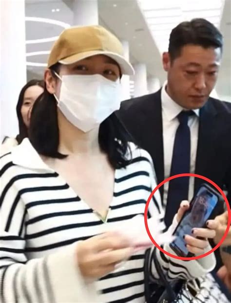 son ye jin accidentally reveals  month  sons face pic