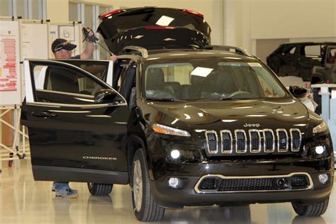 Fca Toledo Plant Will Roll Out 500000th Jeep This Week Carscoops