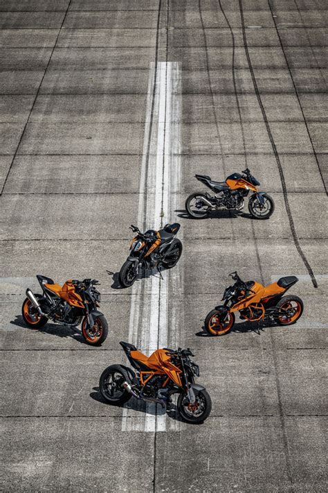 Ktm Feiert Jahre Duke