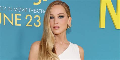 Jennifer Lawrence Recalls Funny Story Behind Nude Car Scene In New Movie Yahoo Sport